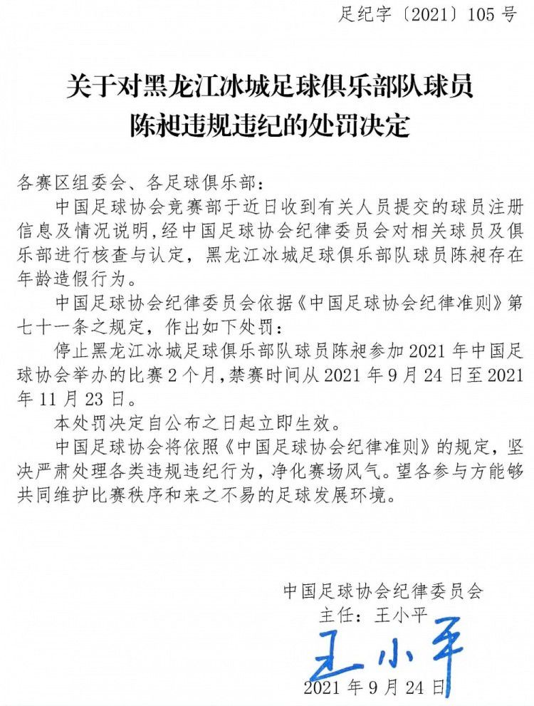 三人出发前拍摄了以;人潮汹涌为主题的时尚大片，质感十足又搞怪有趣